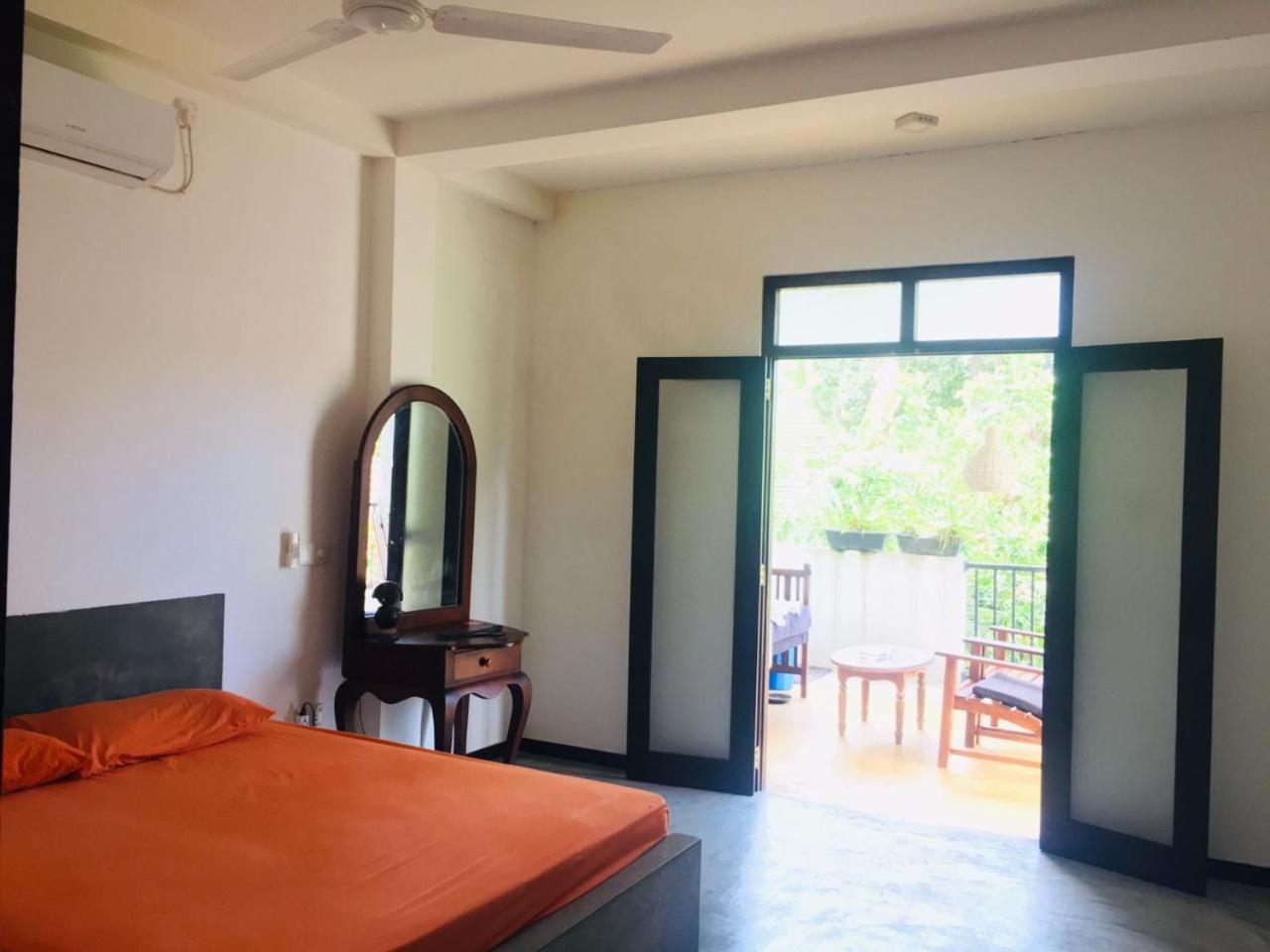 Om Villa Hikkaduwa Exterior foto