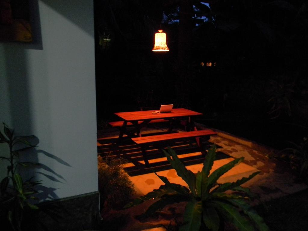 Om Villa Hikkaduwa Exterior foto
